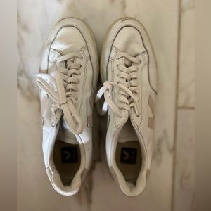 Vera white leather size 8 tennis shoes
